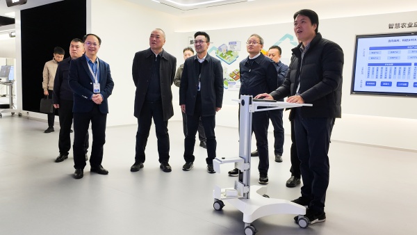 山西省農(nóng)業(yè)農(nóng)村廳黨組書記、廳長(zhǎng)孫京民一行蒞臨托普云農(nóng)調(diào)研考察